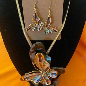 Women's Camouflage Necklace and Earring Set - Brand New